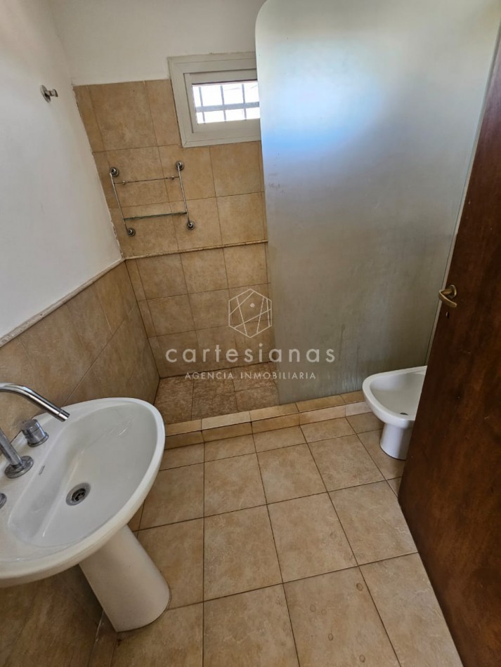 APTO CREDITO HIPOTECARIO PARQUE VELEZ SARSFIELD CASA DE 3 DORM C/PILETA