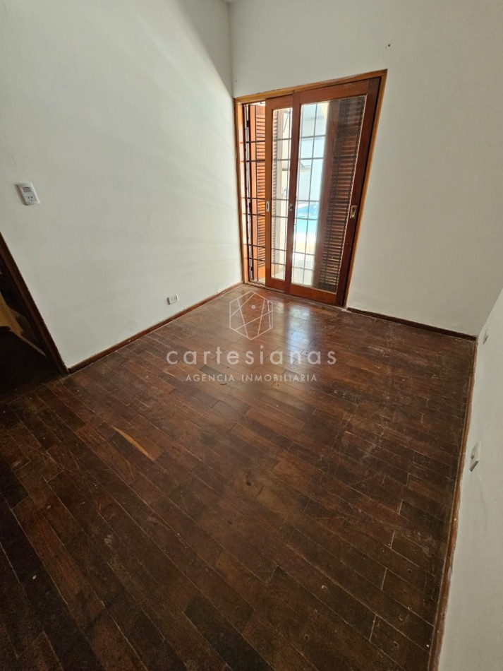 APTO CREDITO HIPOTECARIO PARQUE VELEZ SARSFIELD CASA DE 3 DORM C/PILETA