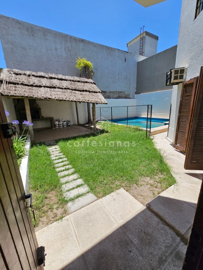 APTO CREDITO HIPOTECARIO PARQUE VELEZ SARSFIELD CASA DE 3 DORM C/PILETA