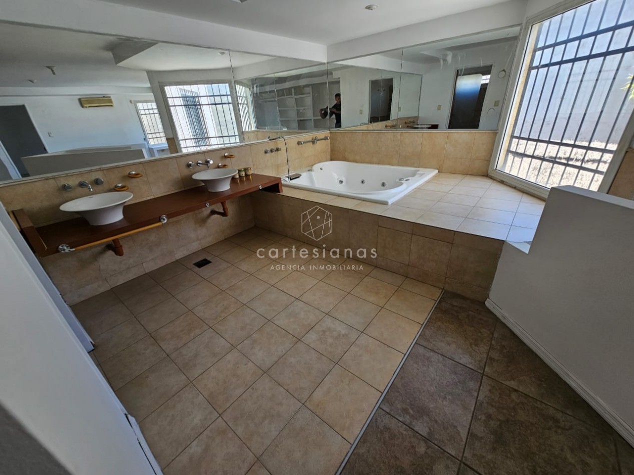 APTO CREDITO HIPOTECARIO PARQUE VELEZ SARSFIELD CASA DE 3 DORM C/PILETA