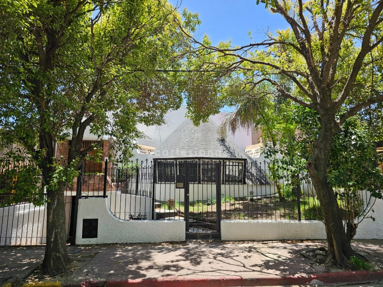 APTO CREDITO HIPOTECARIO PARQUE VELEZ SARSFIELD CASA DE 3 DORM C/PILETA