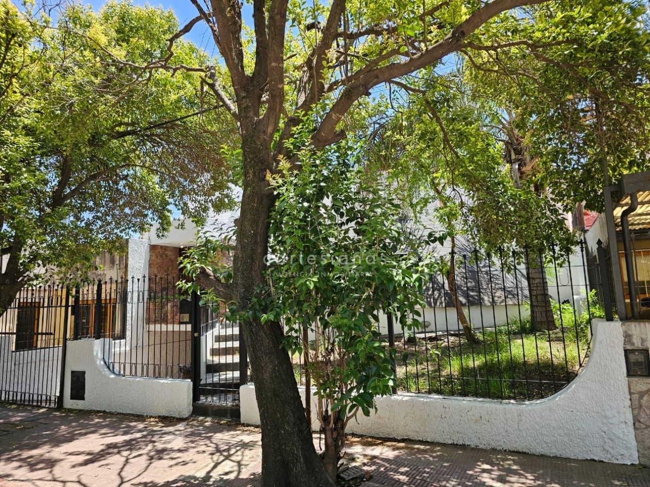 APTO CREDITO HIPOTECARIO PARQUE VELEZ SARSFIELD CASA DE 3 DORM C/PILETA
