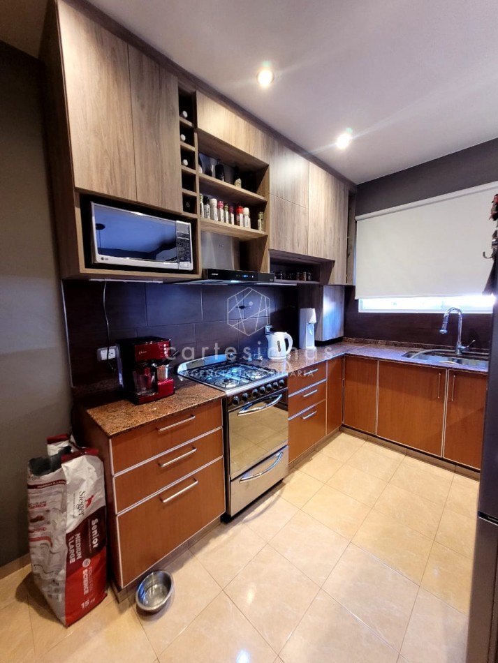APTO CREDITO. IMPECABLE! DUPLEX DE 3 DORM. ZONA SUR.