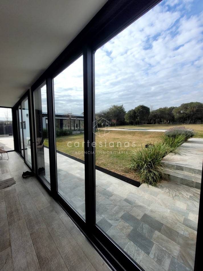 PREMIUM! CASA 4 DORM EN CAUSANA. 650 MTS CUB, 5000 MTS LOTE