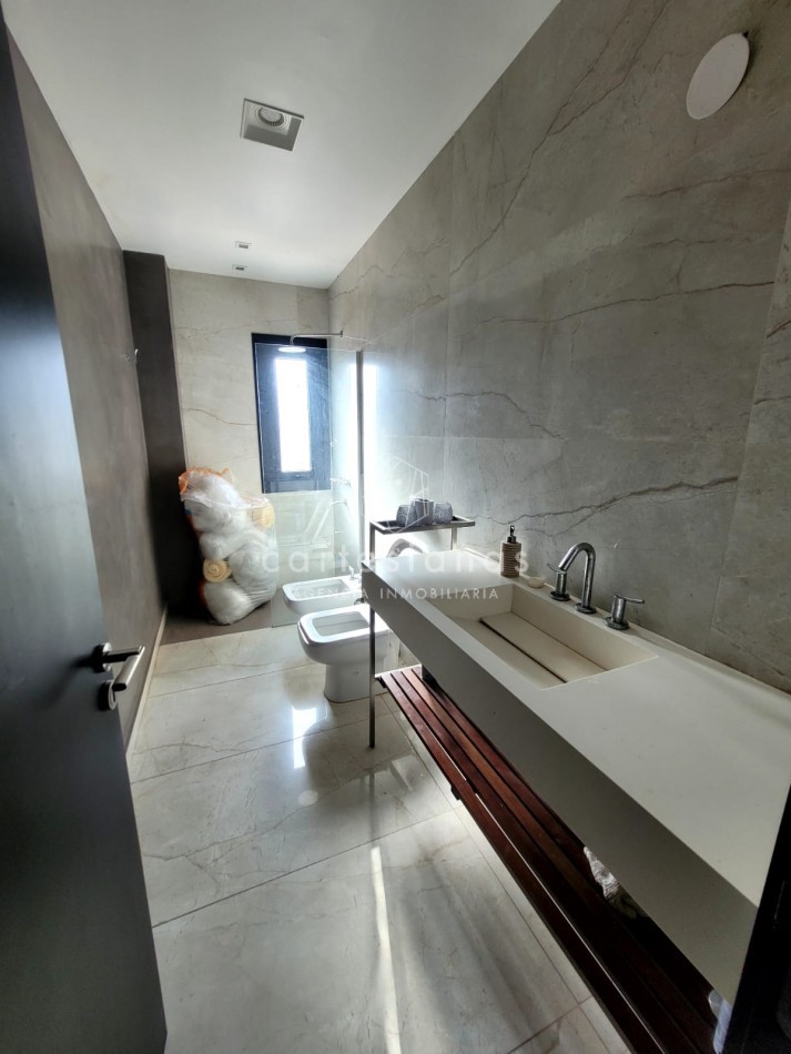 PREMIUM! CASA 4 DORM EN CAUSANA. 650 MTS CUB, 5000 MTS LOTE