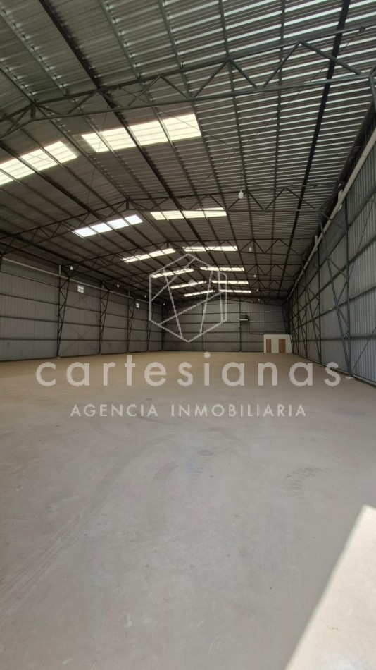 EN ALQUILER. NAVE DE 900 MTS2. PARQUE INDUSTRIAL POLO 52