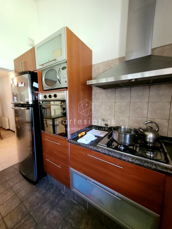 ARGUELLO. CASA 4 DORM + DEPENDENCIA DE SERVICIO