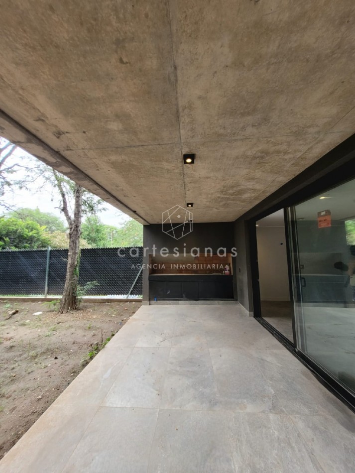 PREMIUM! HOUSING DUPLEX 3 DORMITORIOS. VILLA WARCALDE. POSESION JUNIO 2025