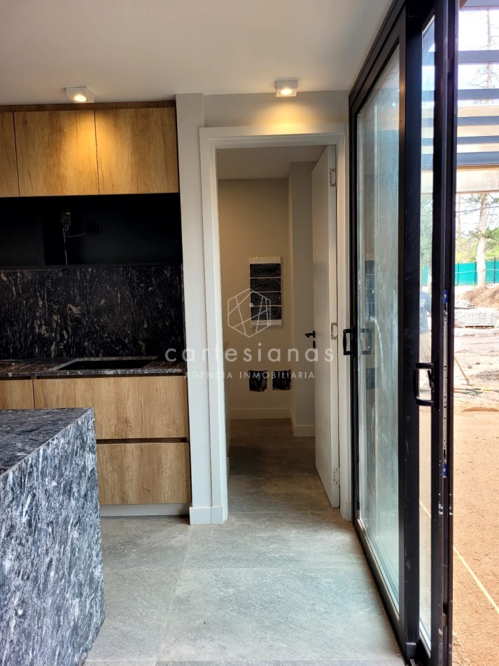 PREMIUM! HOUSING DUPLEX 3 DORMITORIOS. VILLA WARCALDE. POSESION JUNIO 2025
