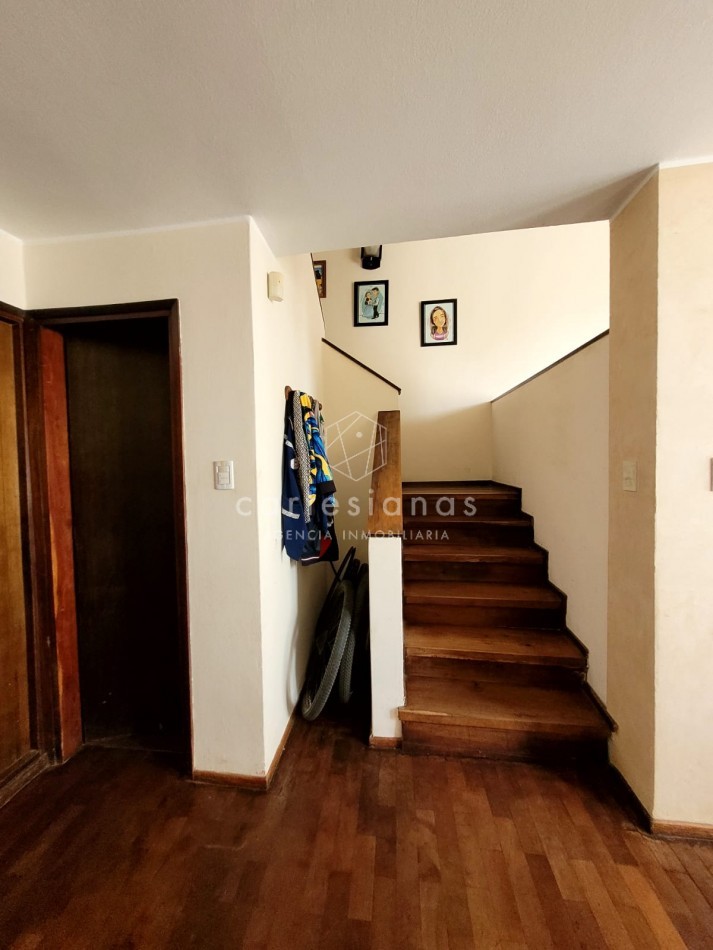 B°LOS OLMOS CASA 3 DORM C/PILETA. ESCRITURA