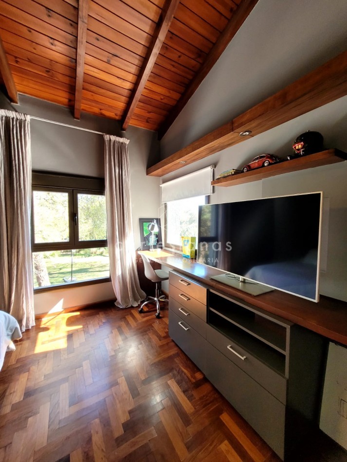 COUNTRY EL BOSQUE IMPECABLE! CASA DE 3 DORMITORIOS 650 MTS CUB.