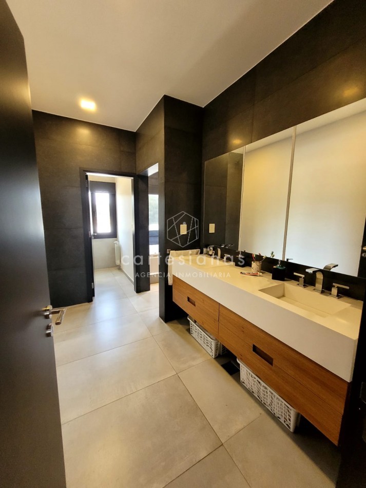 PREMIUM! CASA 4 DORM EN CAUSANA. 650 MTS CUB, 5000 MTS LOTE