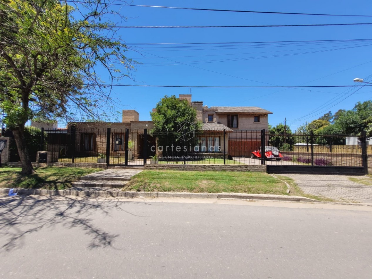ARGUELLO. CASA 4 DORM + DEPENDENCIA DE SERVICIO
