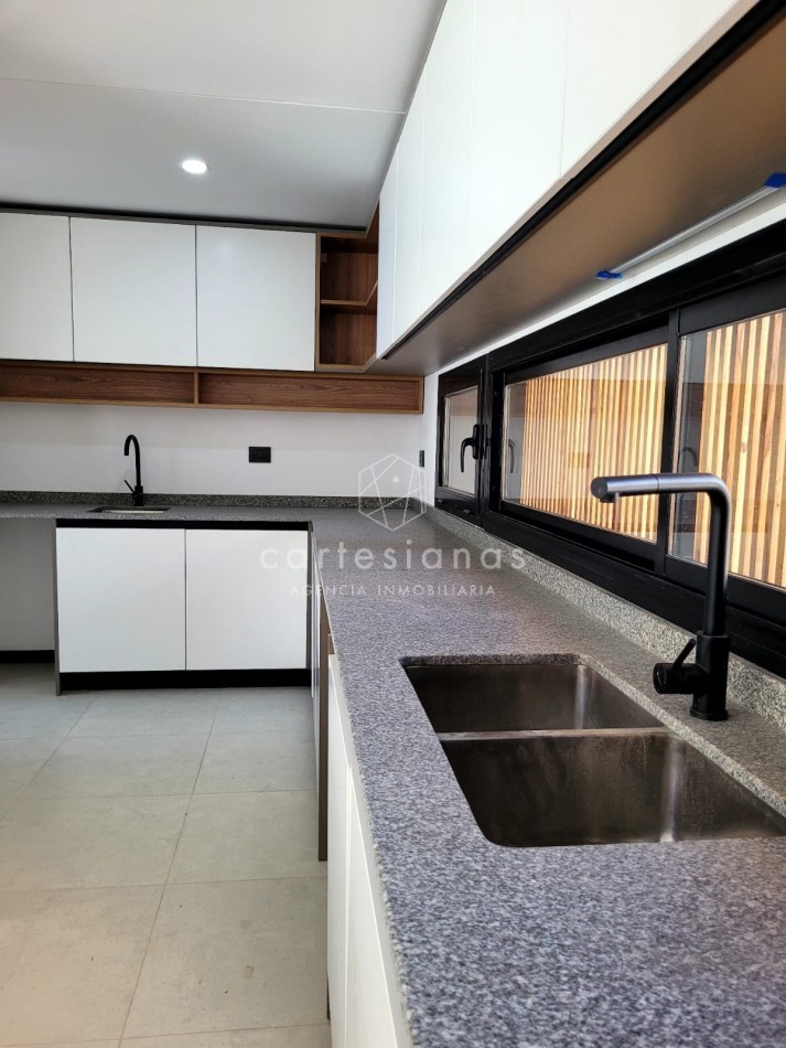HOUSING EN LA CAROLINA CASA DE 3 DORM. CALIDAD PREMIUM