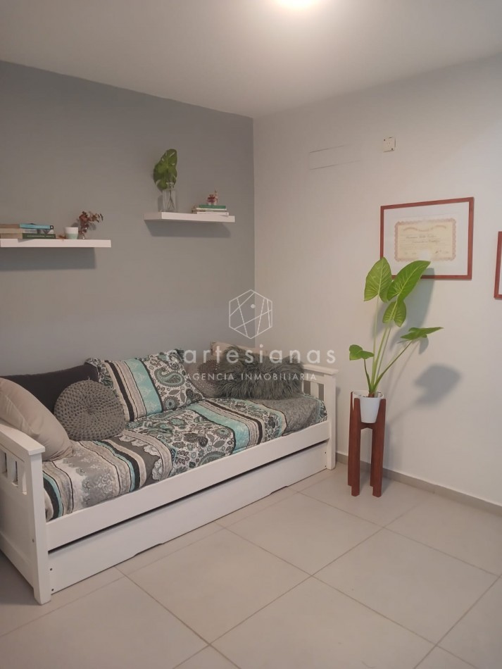 APTA CREDITO. A MTS DE RECTA MARTINOLLI CASA 3 DORM C/PILETA.