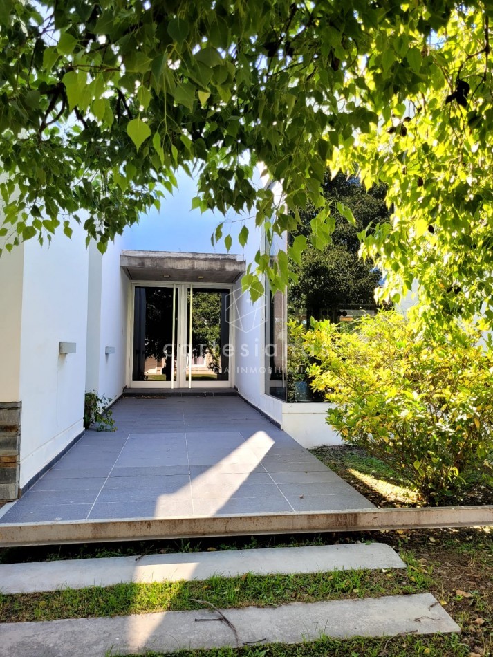 LA MORADA, V. ALLENDE. HERMOSA CASA DE 3 DORM + DEPENDENCIA. APTO CREDITO