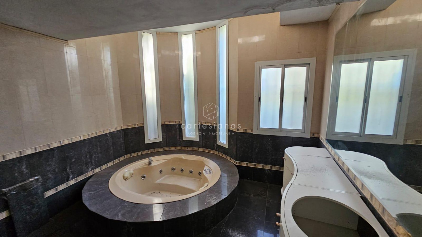 CERRO DE LAS ROSAS 2400 M2 APTO HOUSING. A MTRS DE RAFAEL NUÑEZ/MUJER URBANA