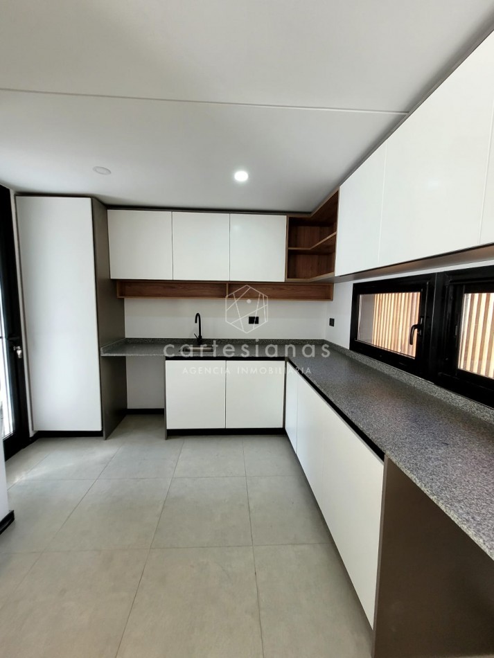 HOUSING EN LA CAROLINA CASA DE 3 DORM. CALIDAD PREMIUM