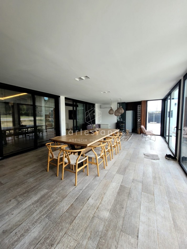 PREMIUM! CASA 4 DORM EN CAUSANA. 650 MTS CUB, 5000 MTS LOTE