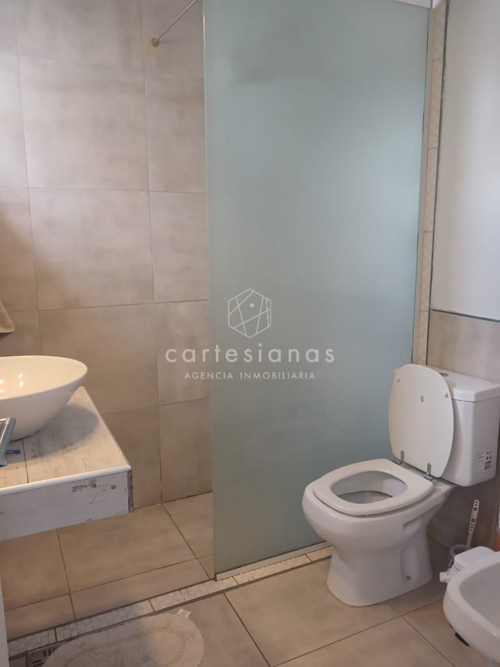 APTA CREDITO. A MTS DE RECTA MARTINOLLI CASA 3 DORM C/PILETA.