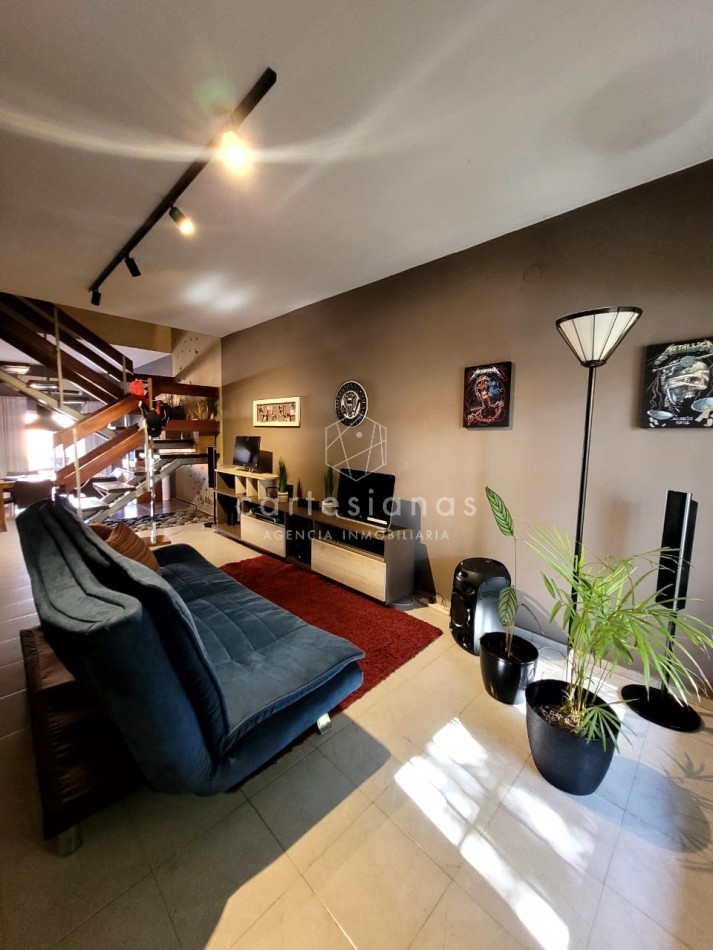 APTO CREDITO. IMPECABLE! DUPLEX DE 3 DORM. ZONA SUR.