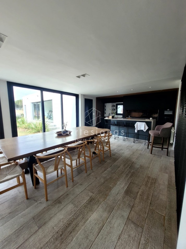 PREMIUM! CASA 4 DORM EN CAUSANA. 650 MTS CUB, 5000 MTS LOTE