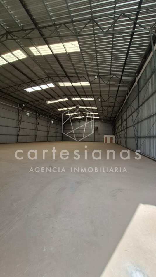 EN ALQUILER. NAVE DE 900 MTS2. PARQUE INDUSTRIAL POLO 52
