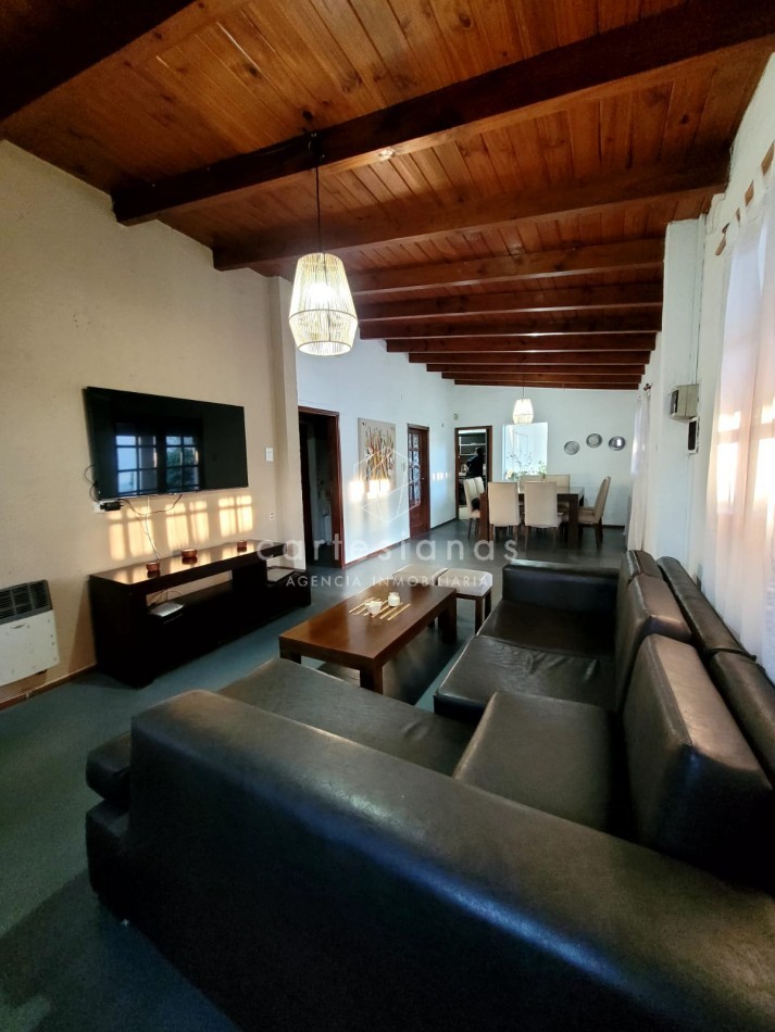 HERMOSA CASA 3 DORM CON/PILETA. VILLA RIVERA INDARTE