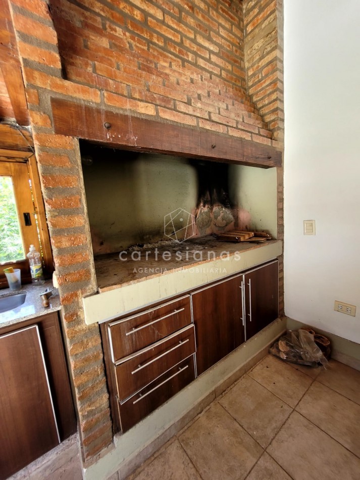 ARGUELLO. CASA 4 DORM + DEPENDENCIA DE SERVICIO