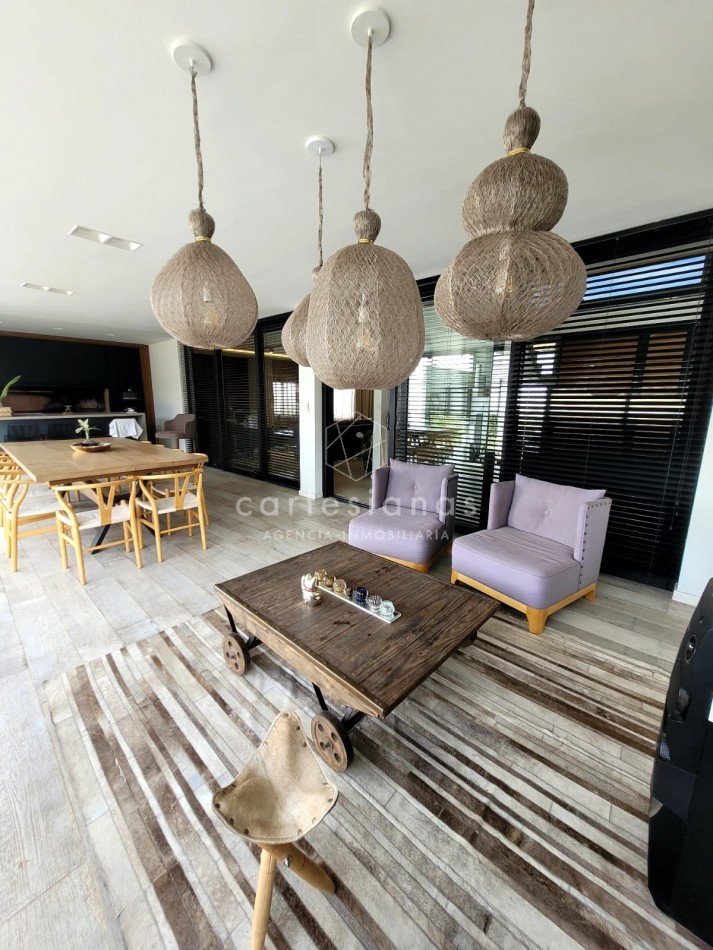 PREMIUM! CASA 4 DORM EN CAUSANA. 650 MTS CUB, 5000 MTS LOTE