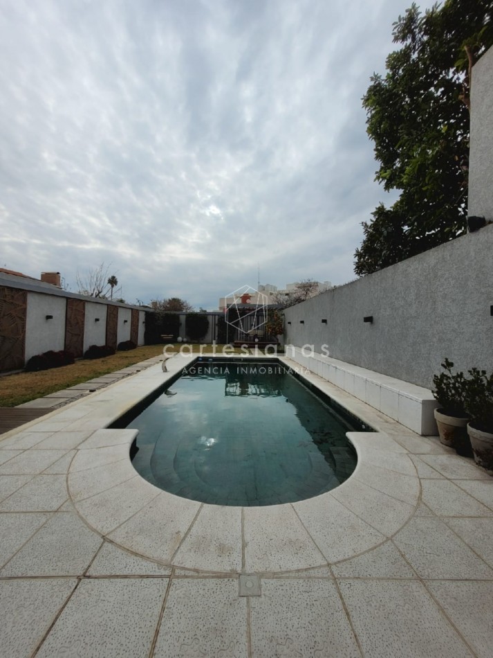 MAIPU 1° SECC HERMOSA CASA DE 4 DORM C/PILETA A POCAS CUADRAS DEL PARQUE SARMIENTO