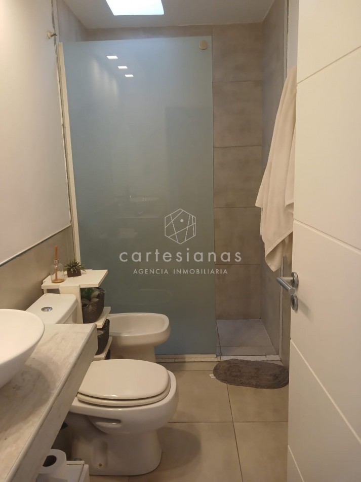 APTA CREDITO. A MTS DE RECTA MARTINOLLI CASA 3 DORM C/PILETA.
