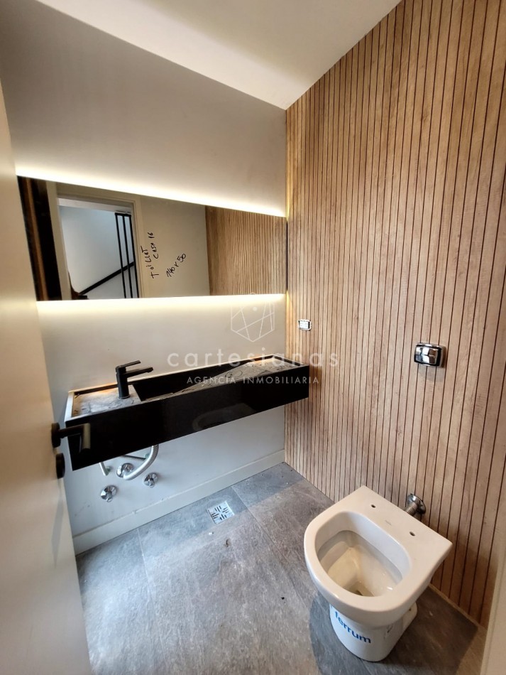 PREMIUM! HOUSING DUPLEX 3 DORMITORIOS. VILLA WARCALDE. POSESION JUNIO 2025