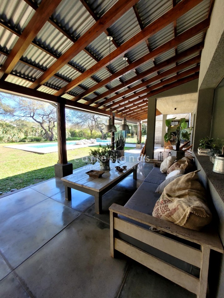 COUNTRY EL BOSQUE IMPECABLE! CASA DE 3 DORMITORIOS 650 MTS CUB.