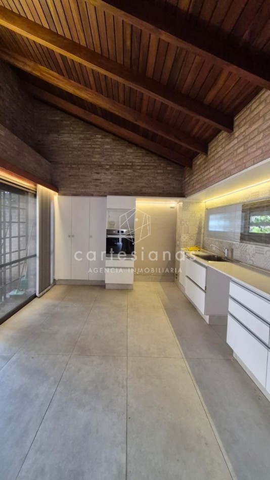 URCA EXCELENTE CASA DE 4 DORM. USO RESIDENCIAL O PARA OFICINAS/ESTUDIO 