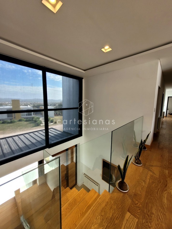 PREMIUM! CASA 4 DORM EN CAUSANA. 650 MTS CUB, 5000 MTS LOTE