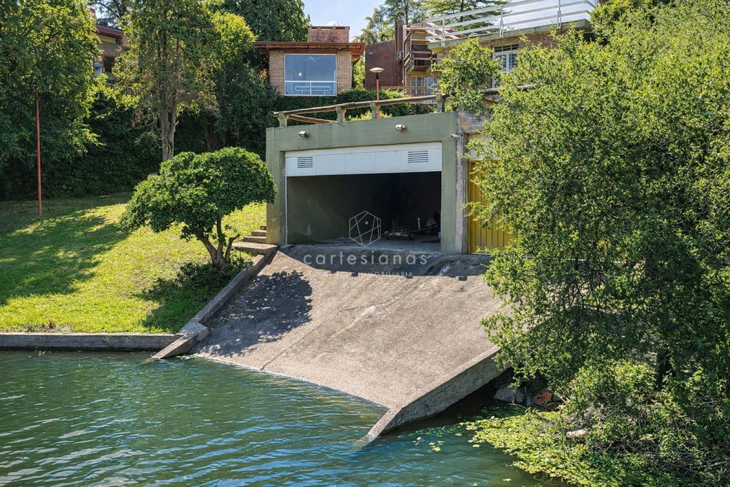 CARLOS PAZ| HERMOSA CASA SOBRE LA COSTA DEL RIO LOS CHORRILLOS