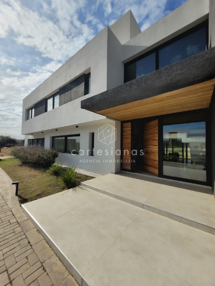 PREMIUM! CASA 4 DORM EN CAUSANA. 650 MTS CUB, 5000 MTS LOTE