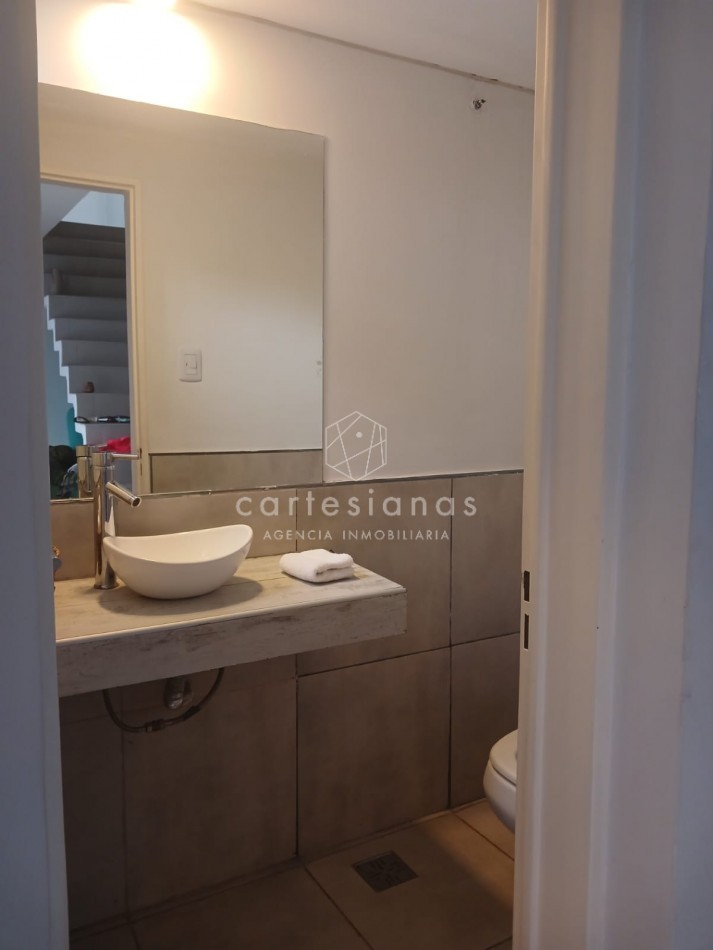 APTA CREDITO. A MTS DE RECTA MARTINOLLI CASA 3 DORM C/PILETA.