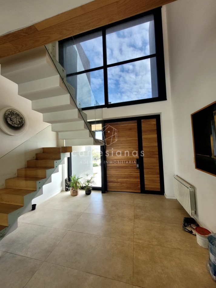 PREMIUM! CASA 4 DORM EN CAUSANA. 650 MTS CUB, 5000 MTS LOTE
