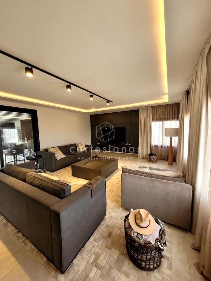PREMIUM! CASA 4 DORM EN CAUSANA. 650 MTS CUB, 5000 MTS LOTE