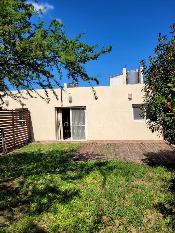 APTO CREDITO. VILLA CATALINA E-53 CASA DE 2 DORM