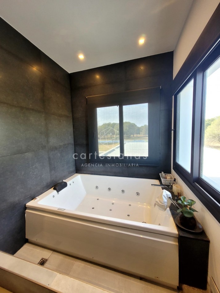 PREMIUM! CASA 4 DORM EN CAUSANA. 650 MTS CUB, 5000 MTS LOTE
