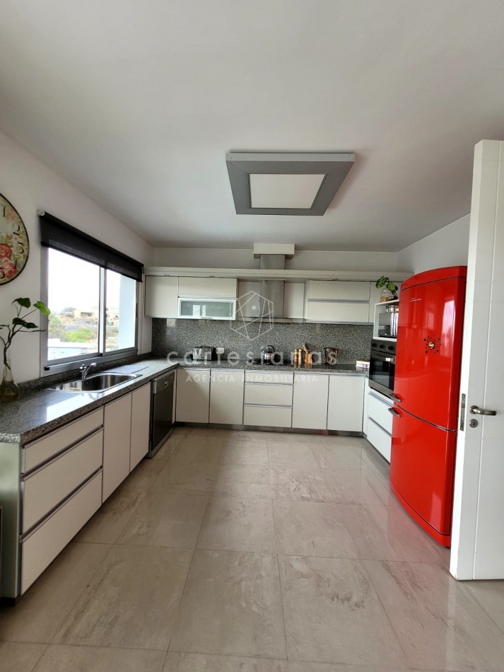 COUNTRY LA RUFINA CASA DE 4 DORM