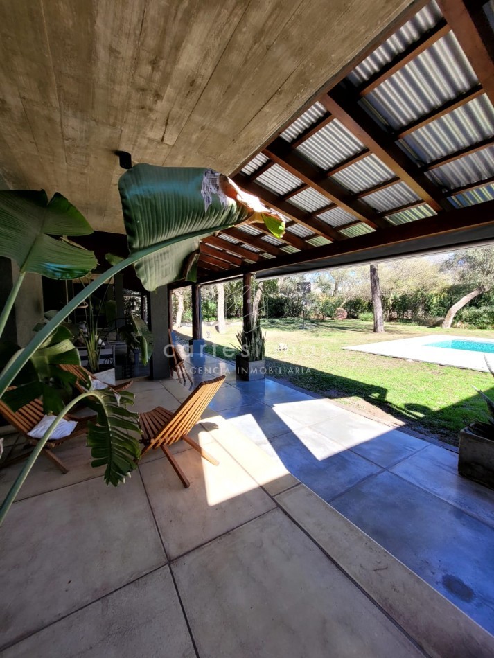 COUNTRY EL BOSQUE IMPECABLE! CASA DE 3 DORMITORIOS 650 MTS CUB.