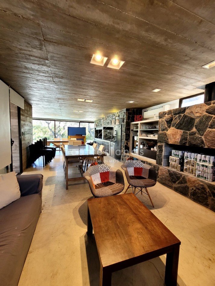 COUNTRY EL BOSQUE IMPECABLE! CASA DE 3 DORMITORIOS 650 MTS CUB.
