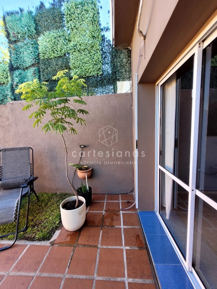 APTO CREDITO. IMPECABLE! DUPLEX DE 3 DORM. ZONA SUR.
