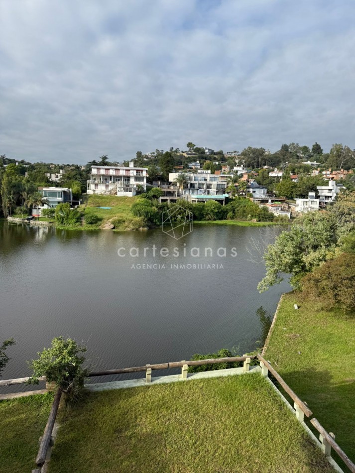 CARLOS PAZ| HERMOSA CASA SOBRE LA COSTA DEL RIO LOS CHORRILLOS