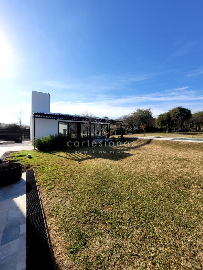 PREMIUM! CASA 4 DORM EN CAUSANA. 650 MTS CUB, 5000 MTS LOTE