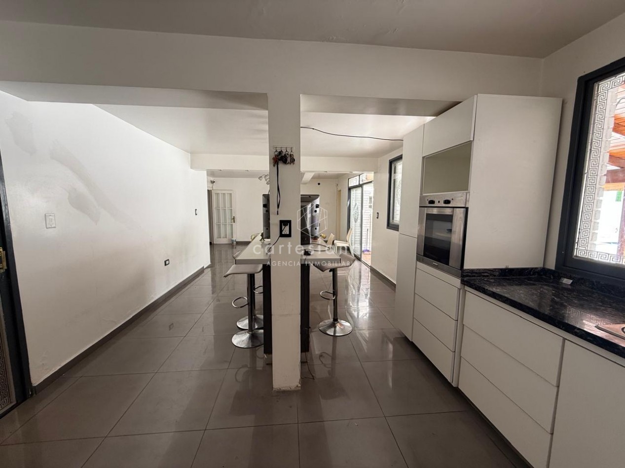 A 30 MTS DE RARAEL NUÑEZ CASA DE 4 DORM + ESCRIT C/PILETA